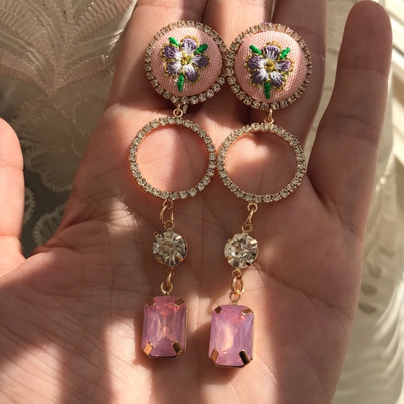 ☀️NEW☀️Embroidered & Rhinestone Earrings - Picture 3 of 6